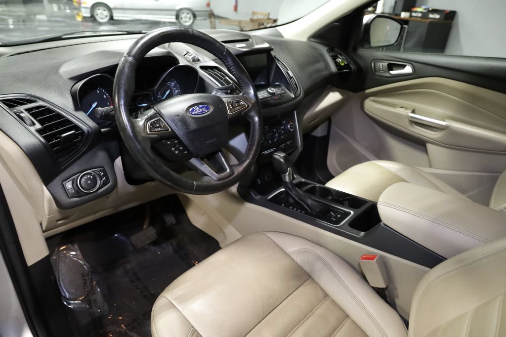 Used 2017 Ford Escape SE w/ SE Leather Comfort Package AWD/4WD image 16