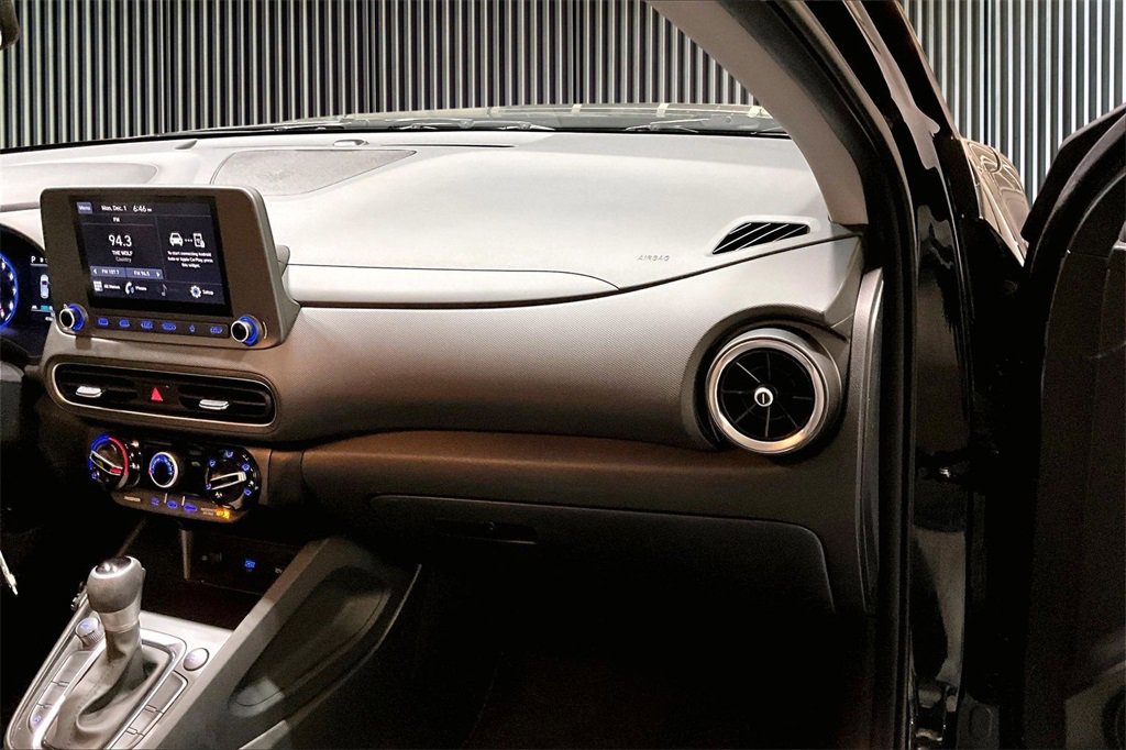 Used 2023 Hyundai Kona SE image 12