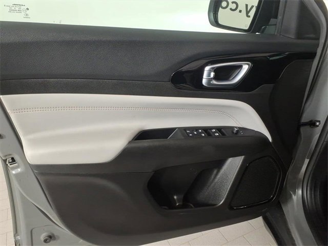 Used 2024 Jeep Compass Limited image 9