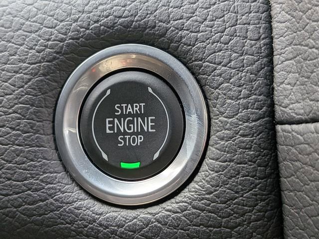 Used 2024 GMC Yukon XL Denali AWD/4WD image 31