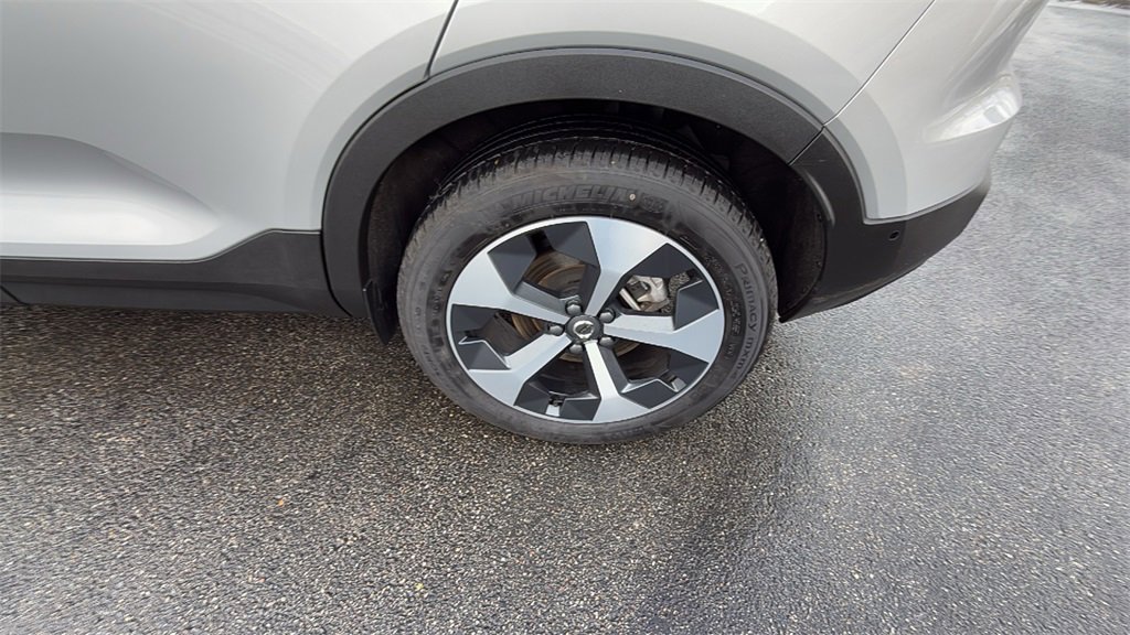 Certified 2025 Volvo XC40 B5 Plus image 32