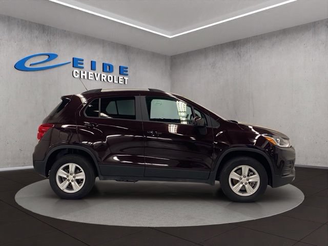 Used 2022 Chevrolet Trax LT w/ LT Convenience Package AWD/4WD image 15