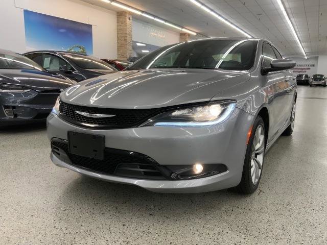 Used 2016 Chrysler 200 S image 2