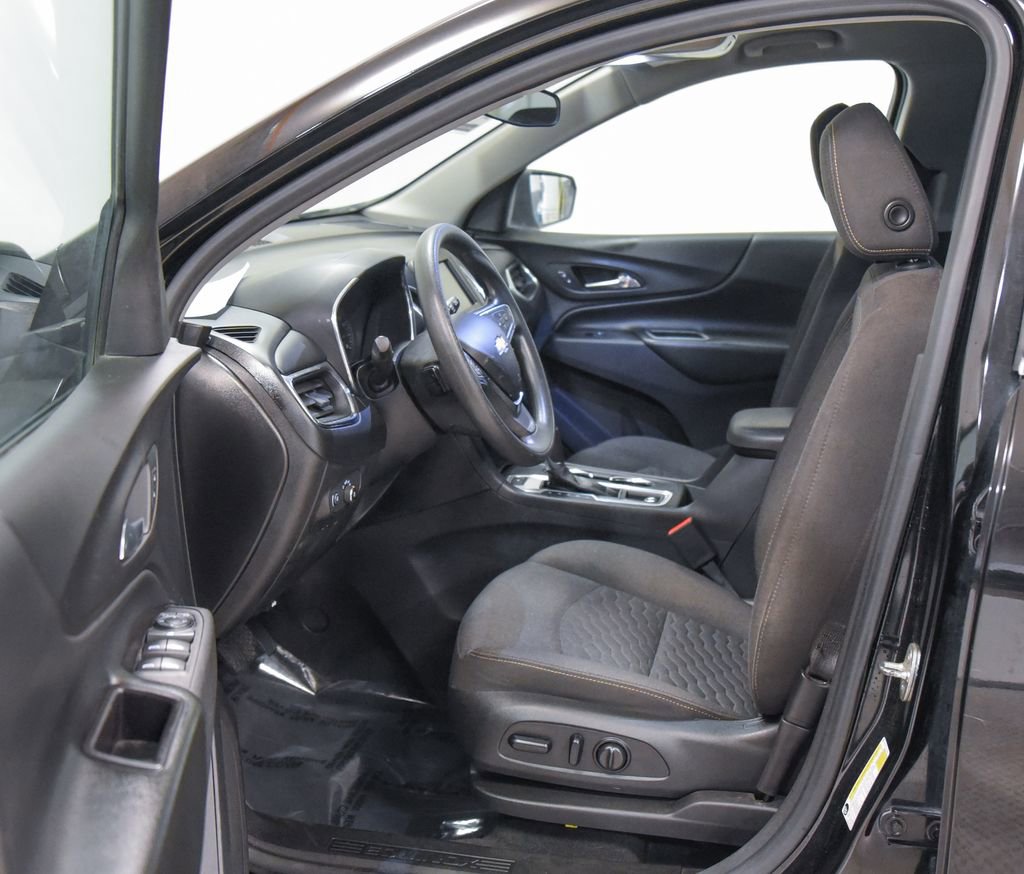 Used 2020 Chevrolet Equinox LT image 2