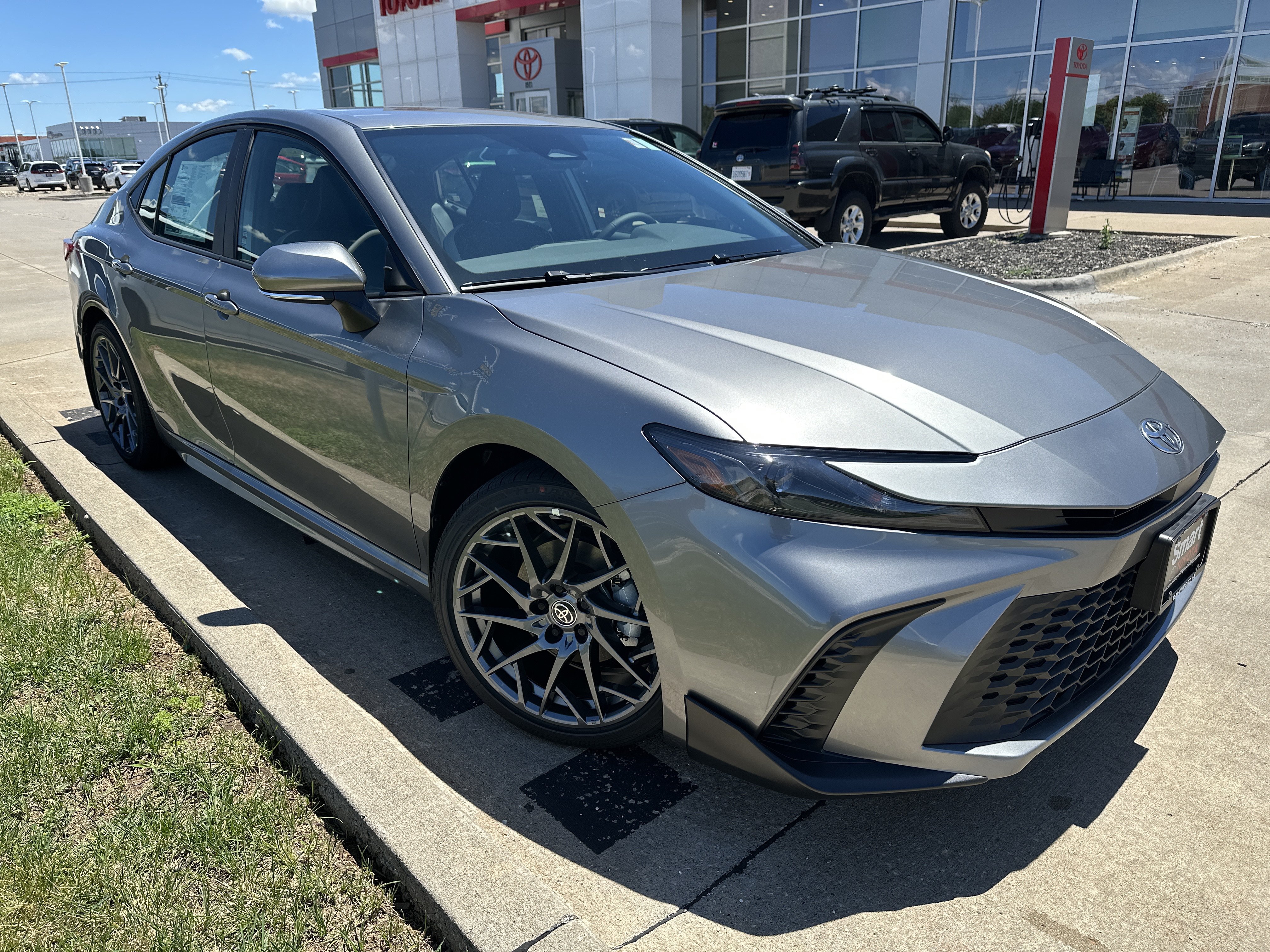 New 2026 Toyota Camry SE w/ Convenience Package FWD image 1