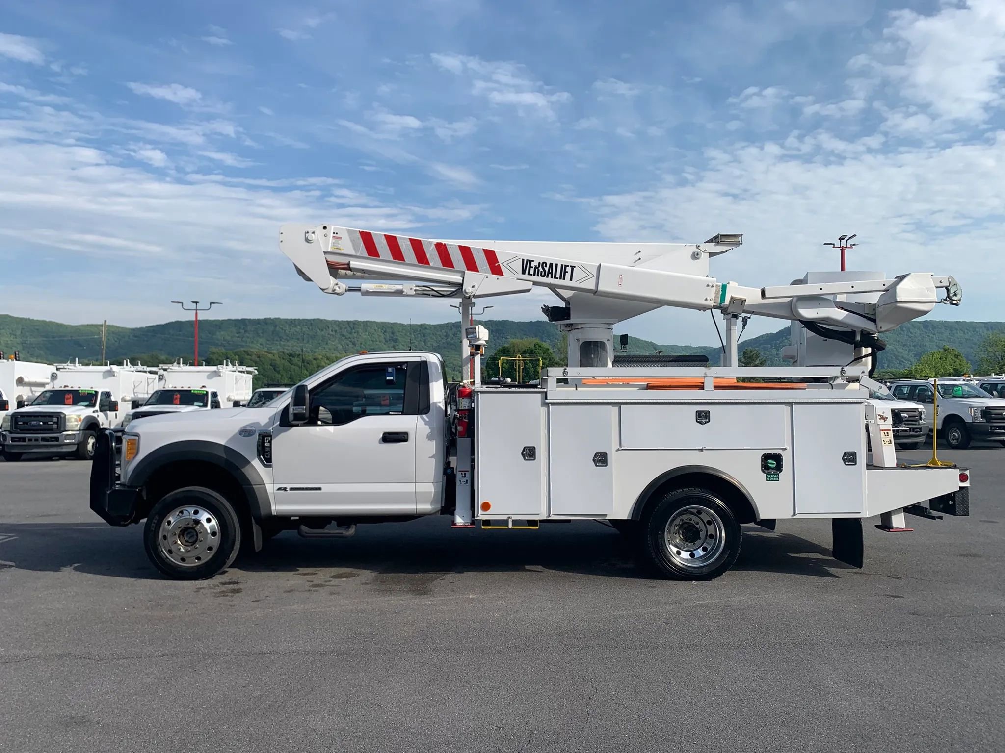 Used 2017 Ford F550 4x4 Regular Cab Super Duty image 5