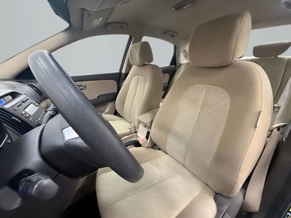 Used 2010 Hyundai Elantra GLS FWD image 11