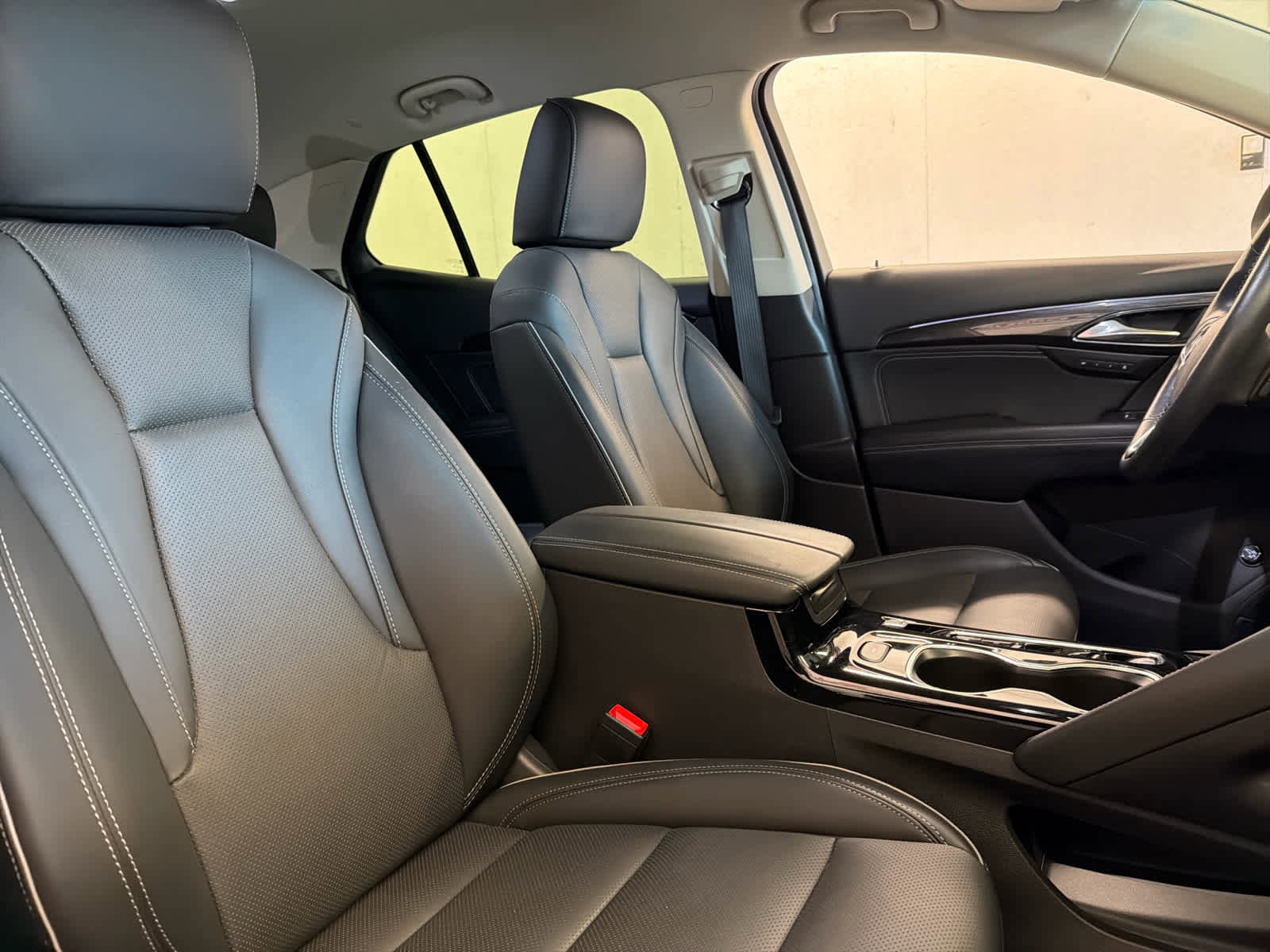 Used 2023 Buick Envision Essence image 28