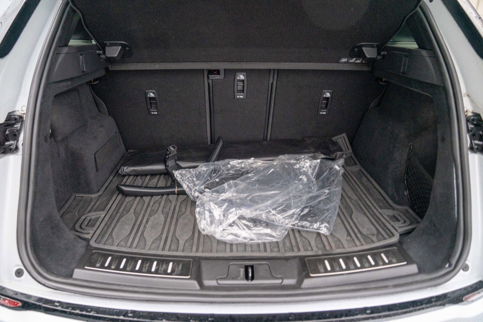 Used 2020 Land Rover Range Rover Evoque First Edition image 27