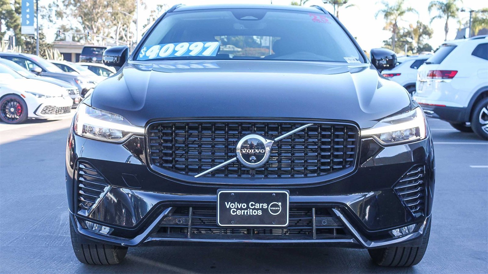 Used 2025 Volvo XC60 B5 Plus image 2
