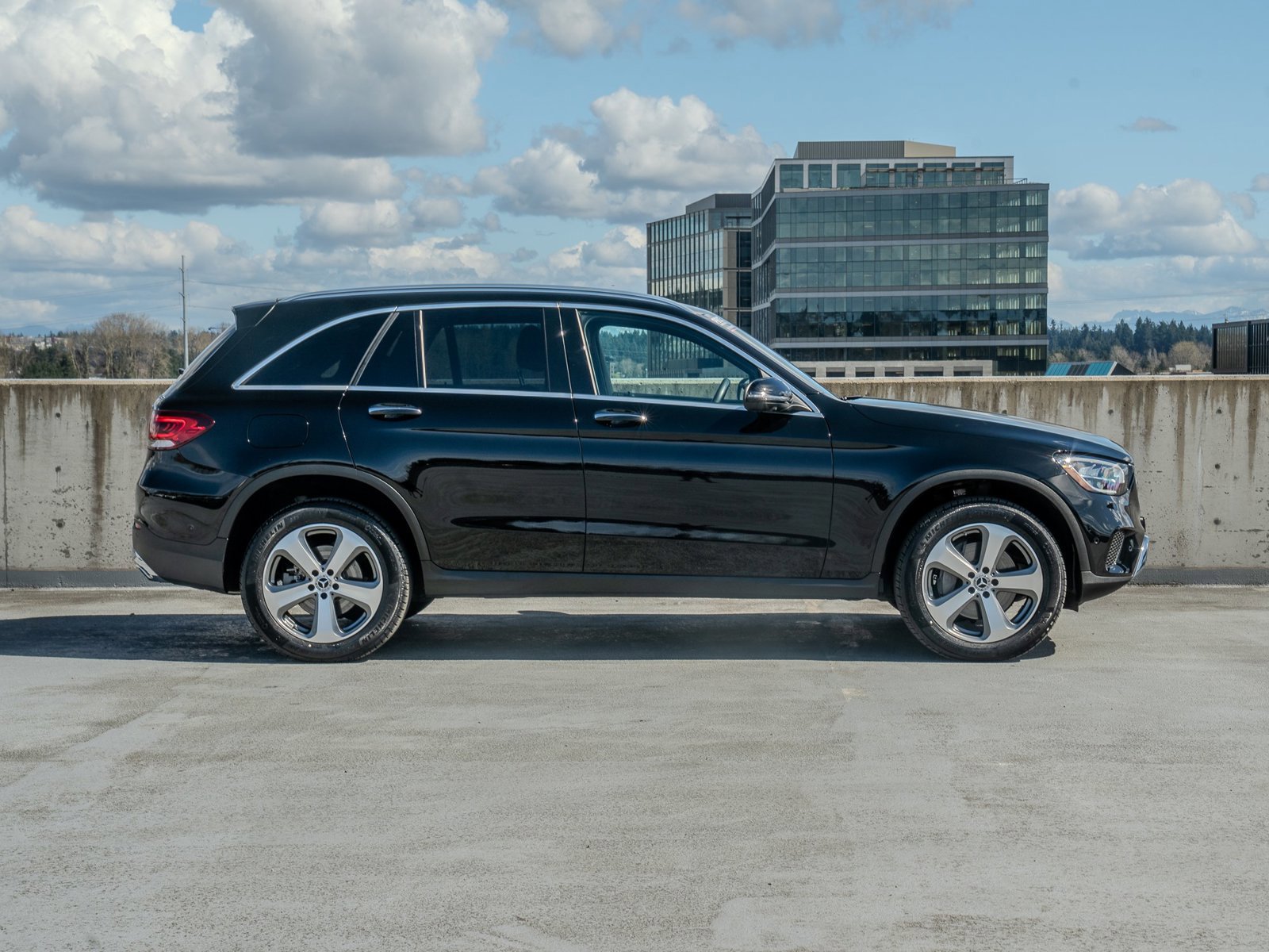 Used 2022 Mercedes-Benz GLC 300 4MATIC image 6