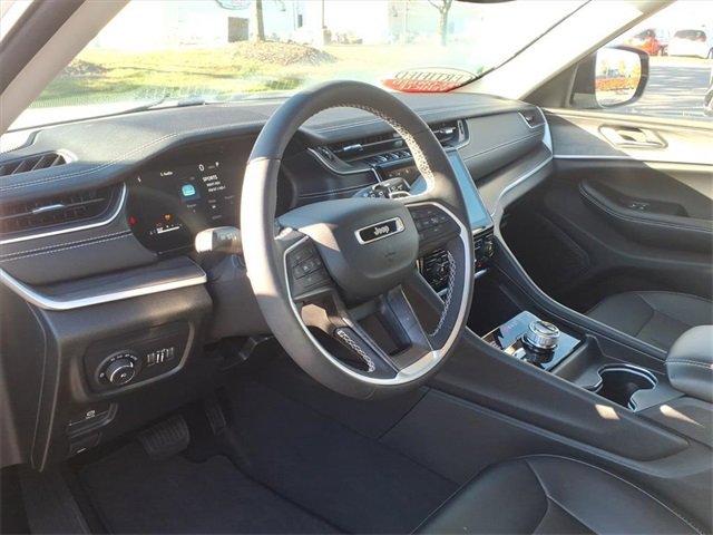 Certified 2024 Jeep Grand Cherokee Limited image 7