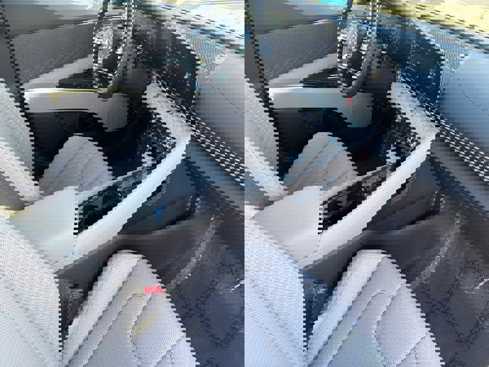 Used 2024 Hyundai Elantra Limited image 13