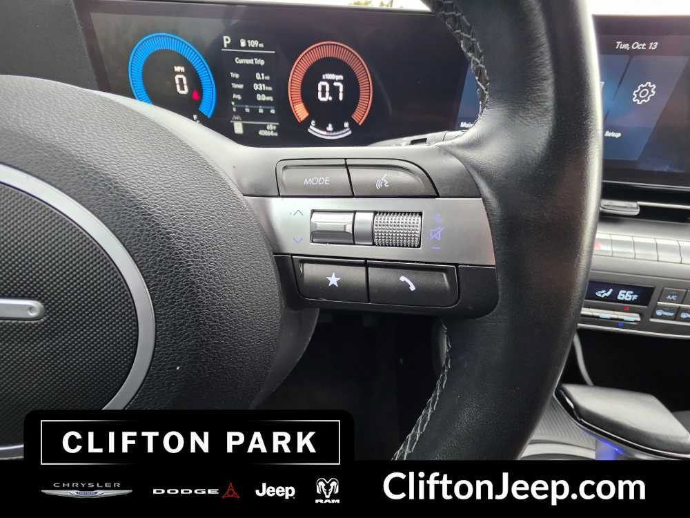 Used 2025 Hyundai Kona SEL FWD image 24