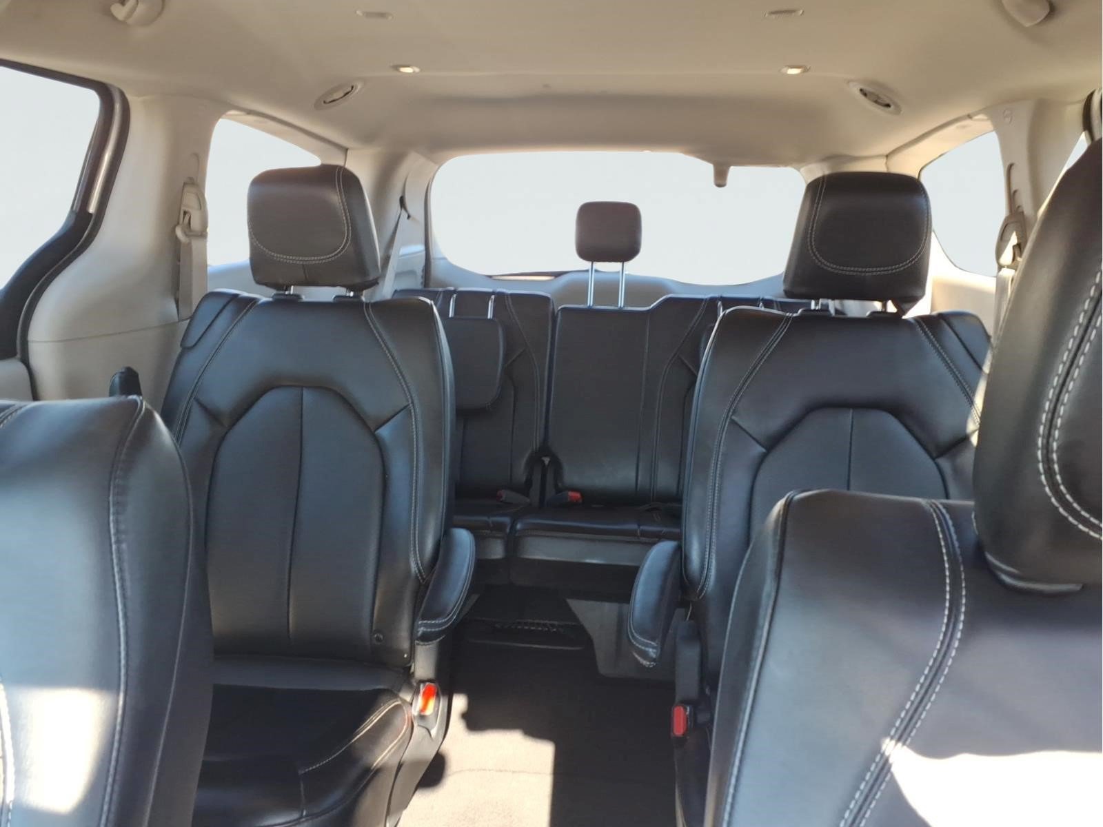 Used 2024 Chrysler Pacifica Touring-L FWD image 29
