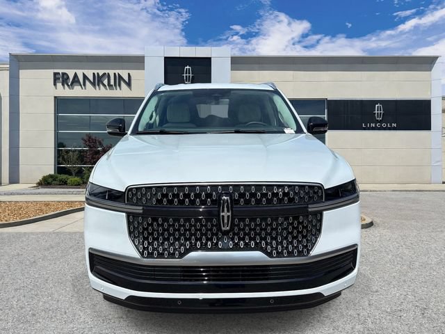 New 2026 Lincoln Navigator L Premier AWD/4WD image 2