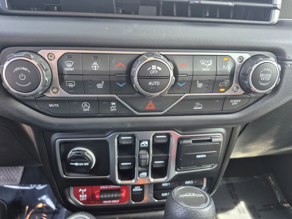Used 2025 Jeep Gladiator Mojave w/ Convenience Group AWD/4WD image 12