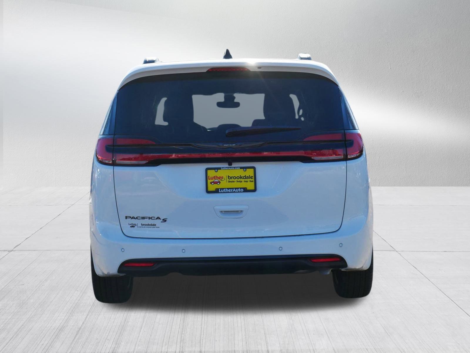 New 2026 Chrysler Pacifica Select FWD image 6