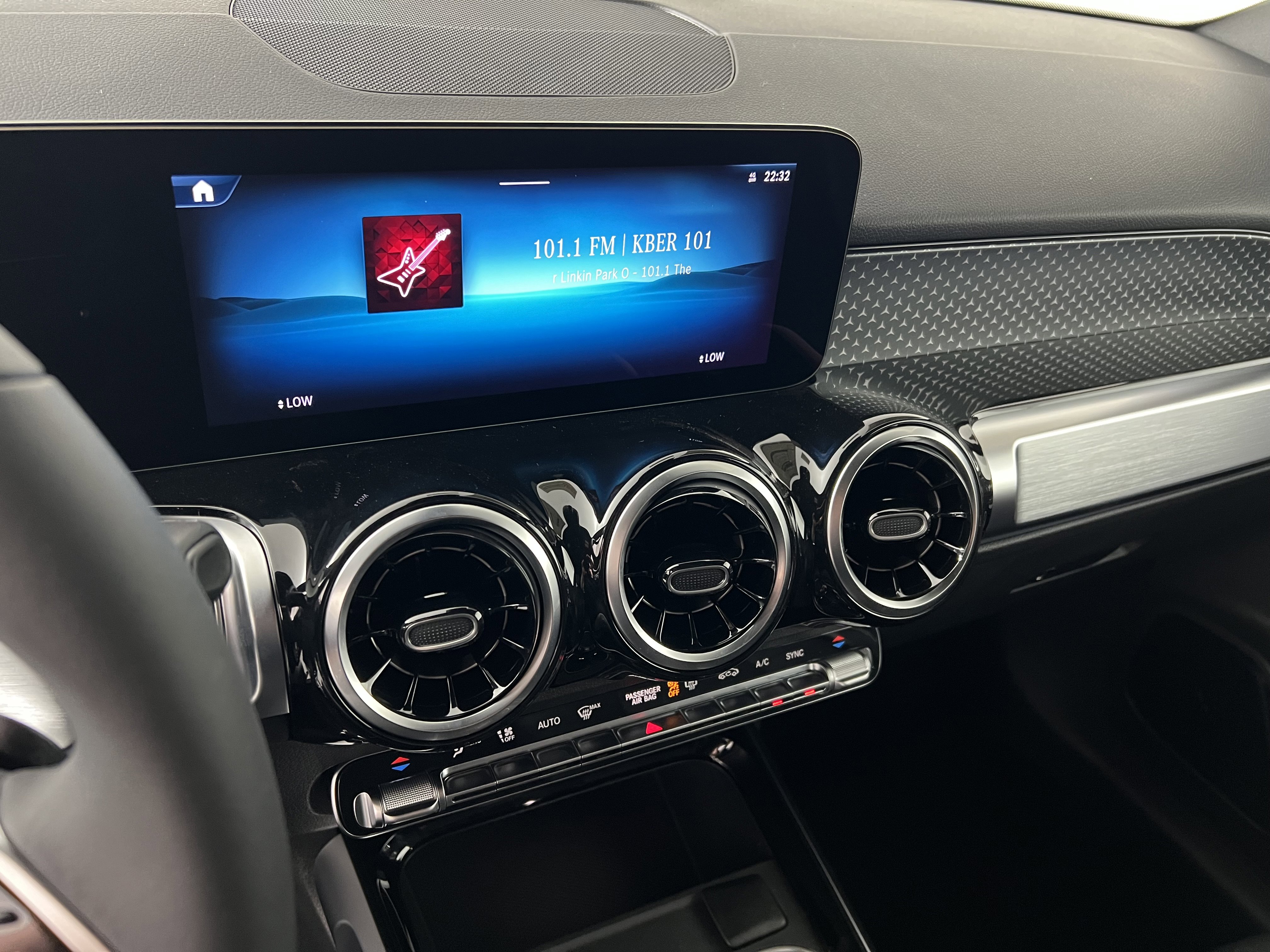 Used 2026 Mercedes-Benz GLB 250 4MATIC image 28