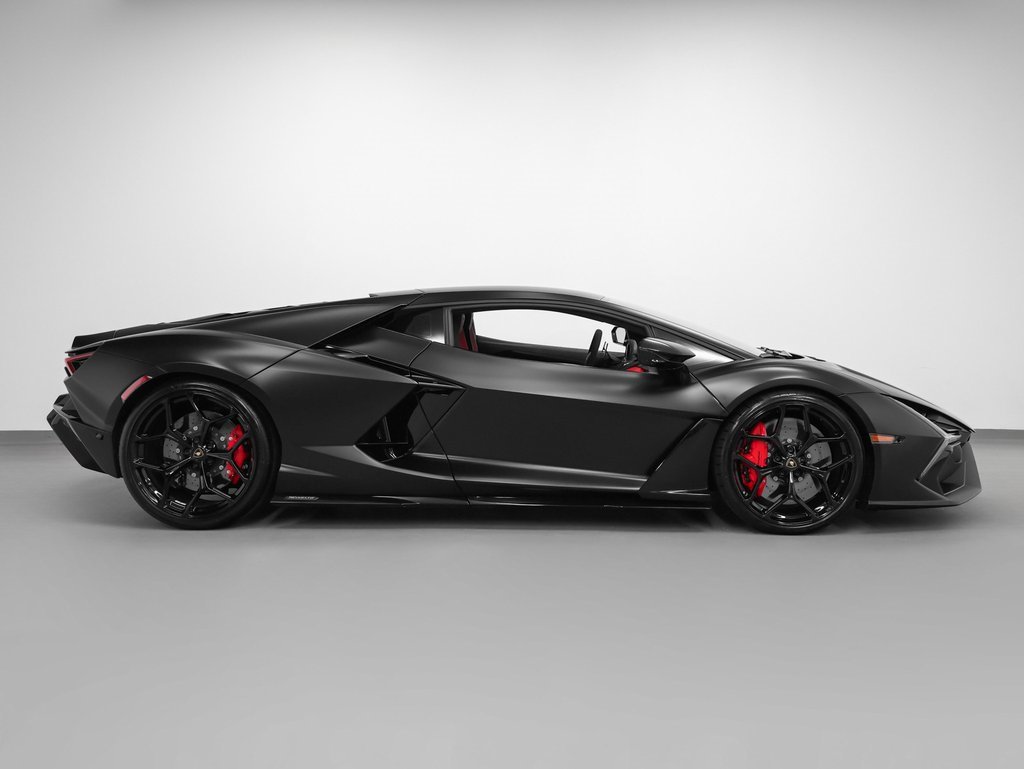 Used 2024 Lamborghini Revuelto image 4