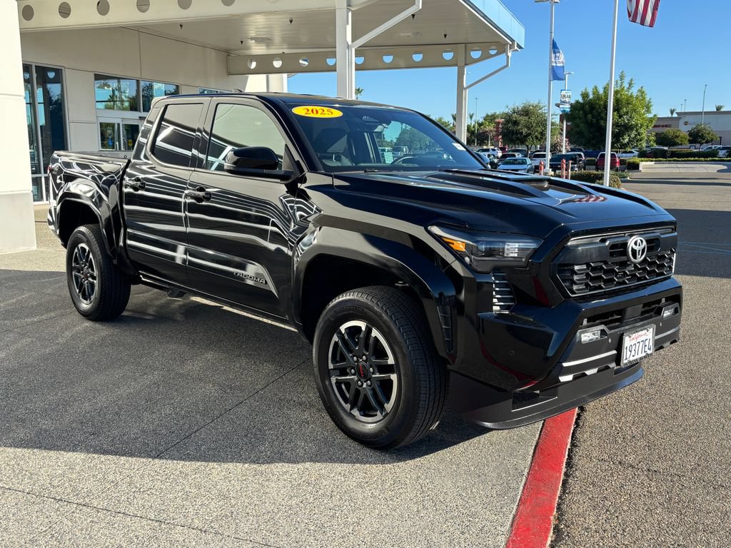 Used 2025 Toyota Tacoma TRD Sport w/ TRD Sport Upgrade Package AWD/4WD image 3