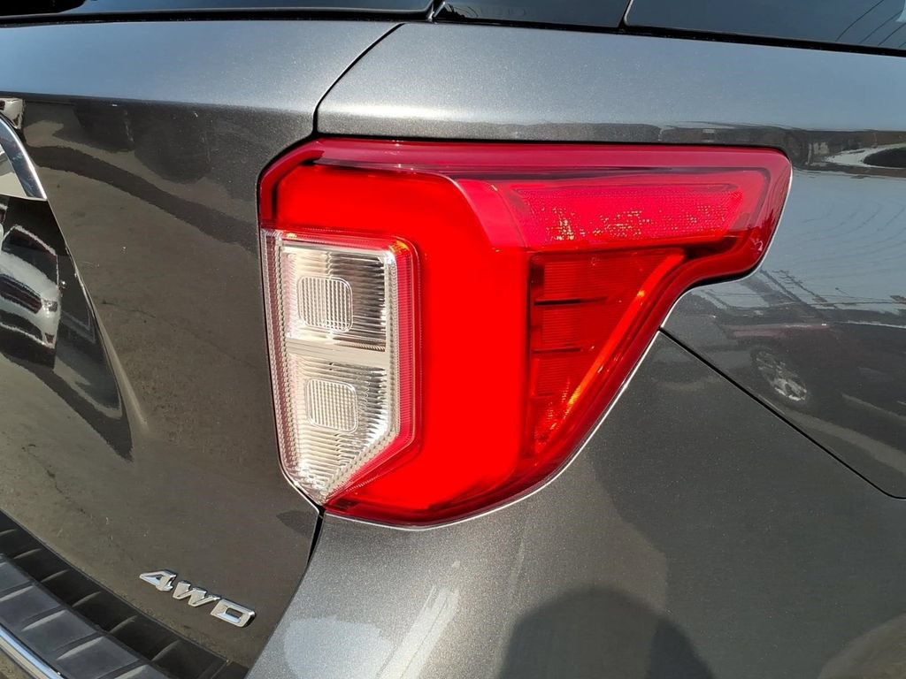 Used 2023 Ford Explorer Platinum w/ Technology Package AWD/4WD image 8