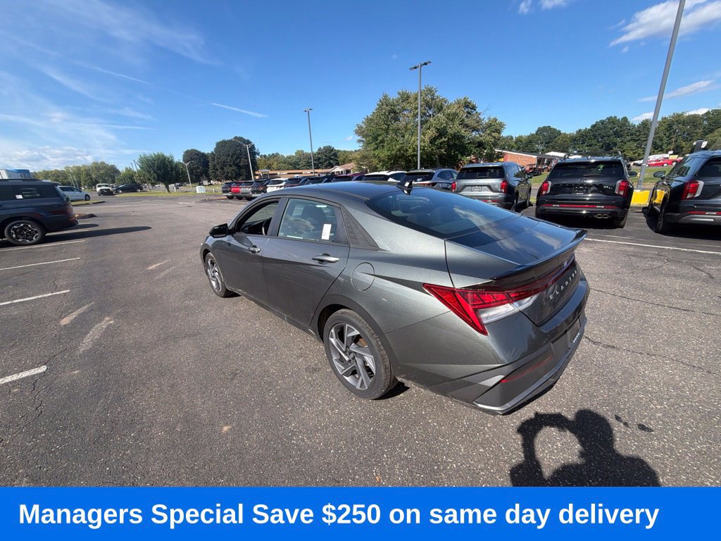 Certified 2025 Hyundai Elantra SEL w/ Cargo Package FWD image 6