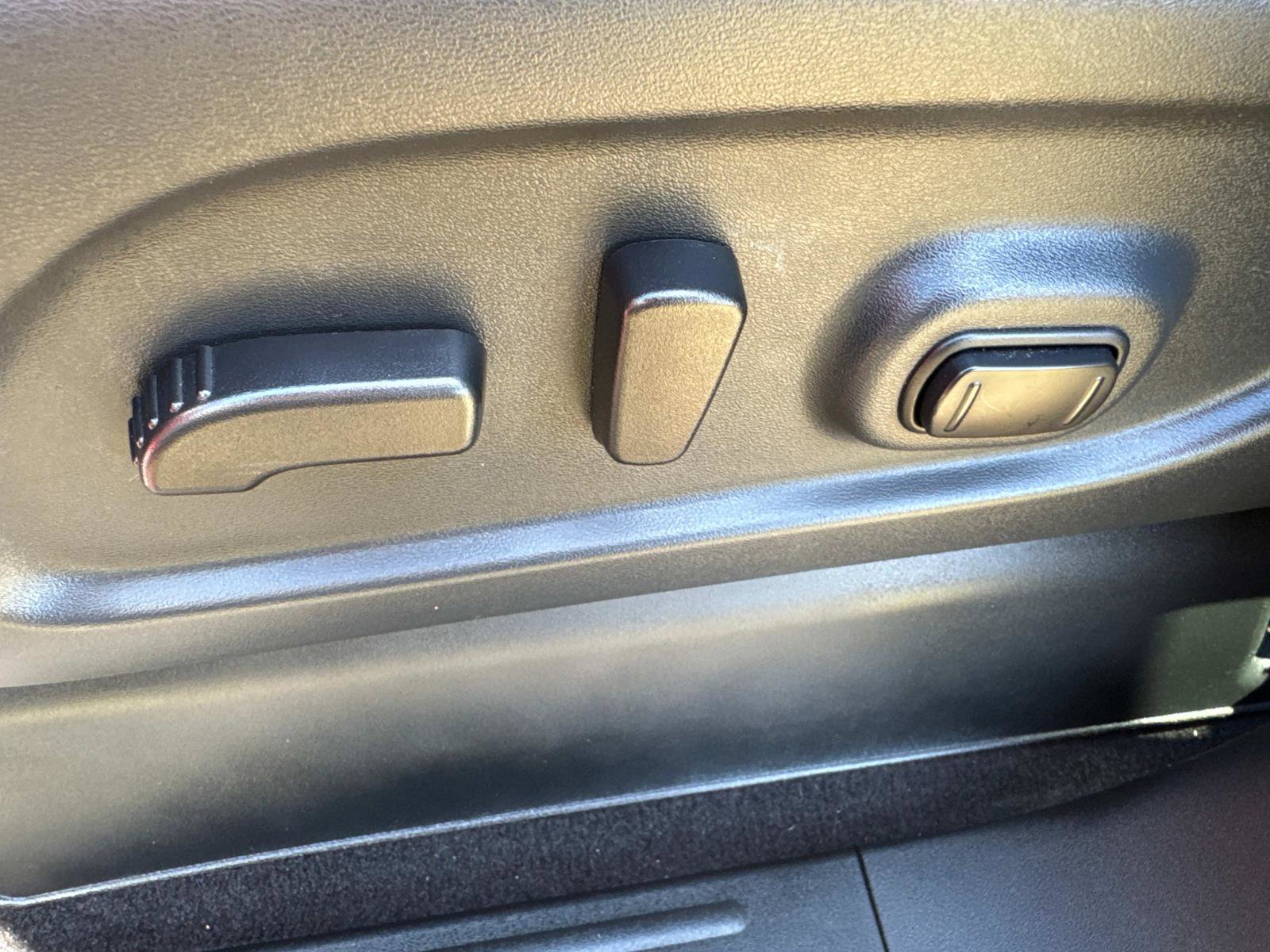Used 2023 Nissan Titan PRO-4X image 18