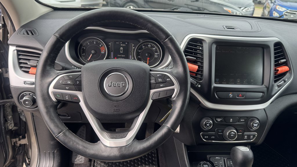 Used 2017 Jeep Cherokee Latitude w/ Safety/Convenience Group image 16