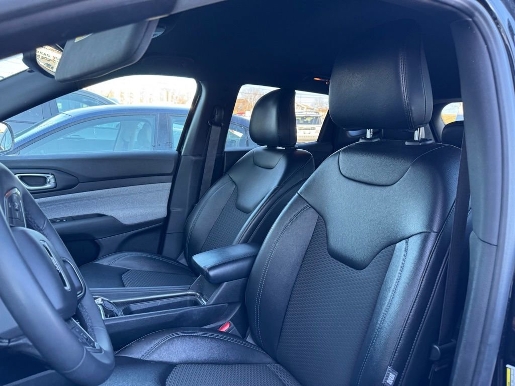 Used 2024 Jeep Compass Latitude w/ Altitude Special Edition image 12