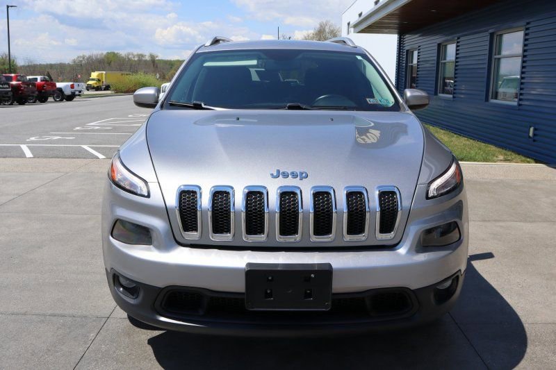 Used 2017 Jeep Cherokee Latitude w/ Cold Weather Group image 4
