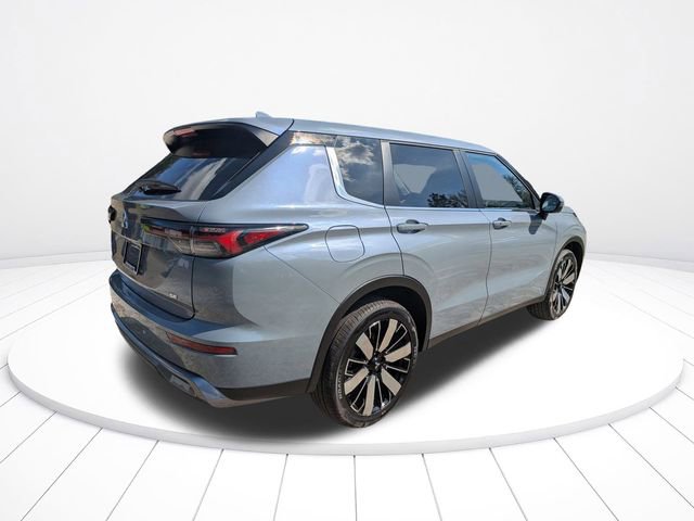 New 2026 Mitsubishi Outlander SE image 4