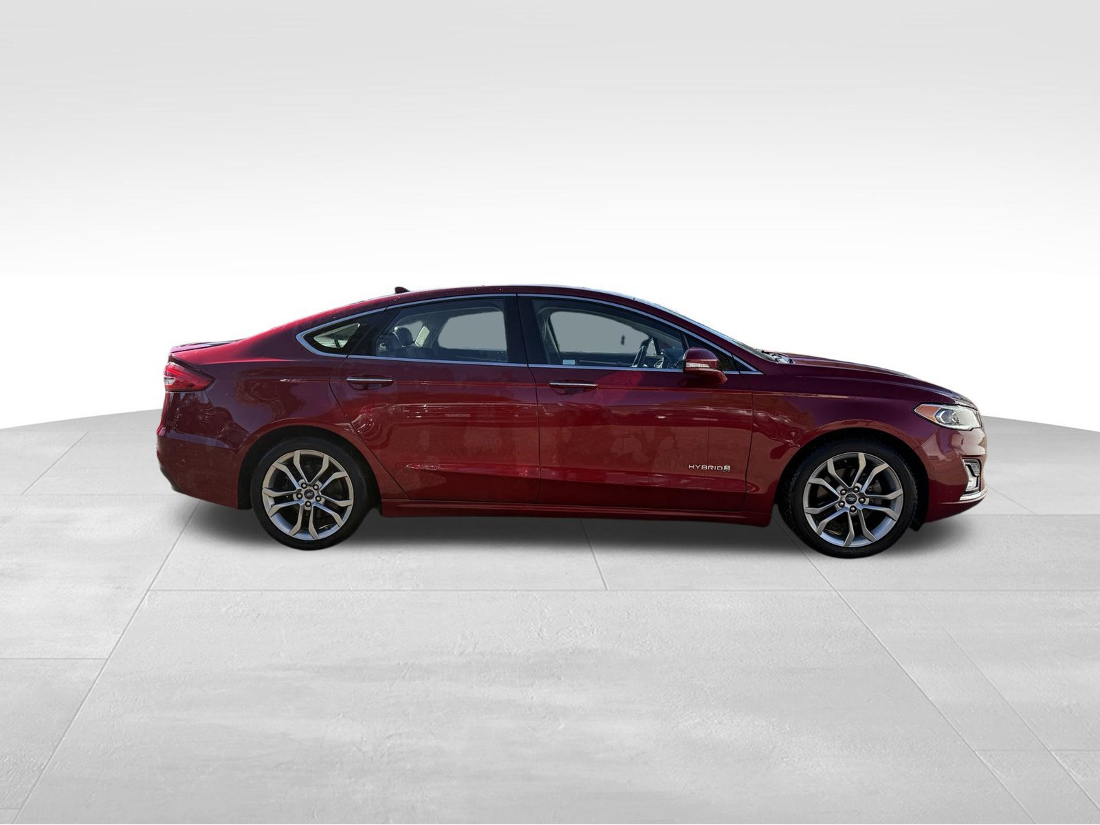 Used 2019 Ford Fusion Titanium FWD image 2