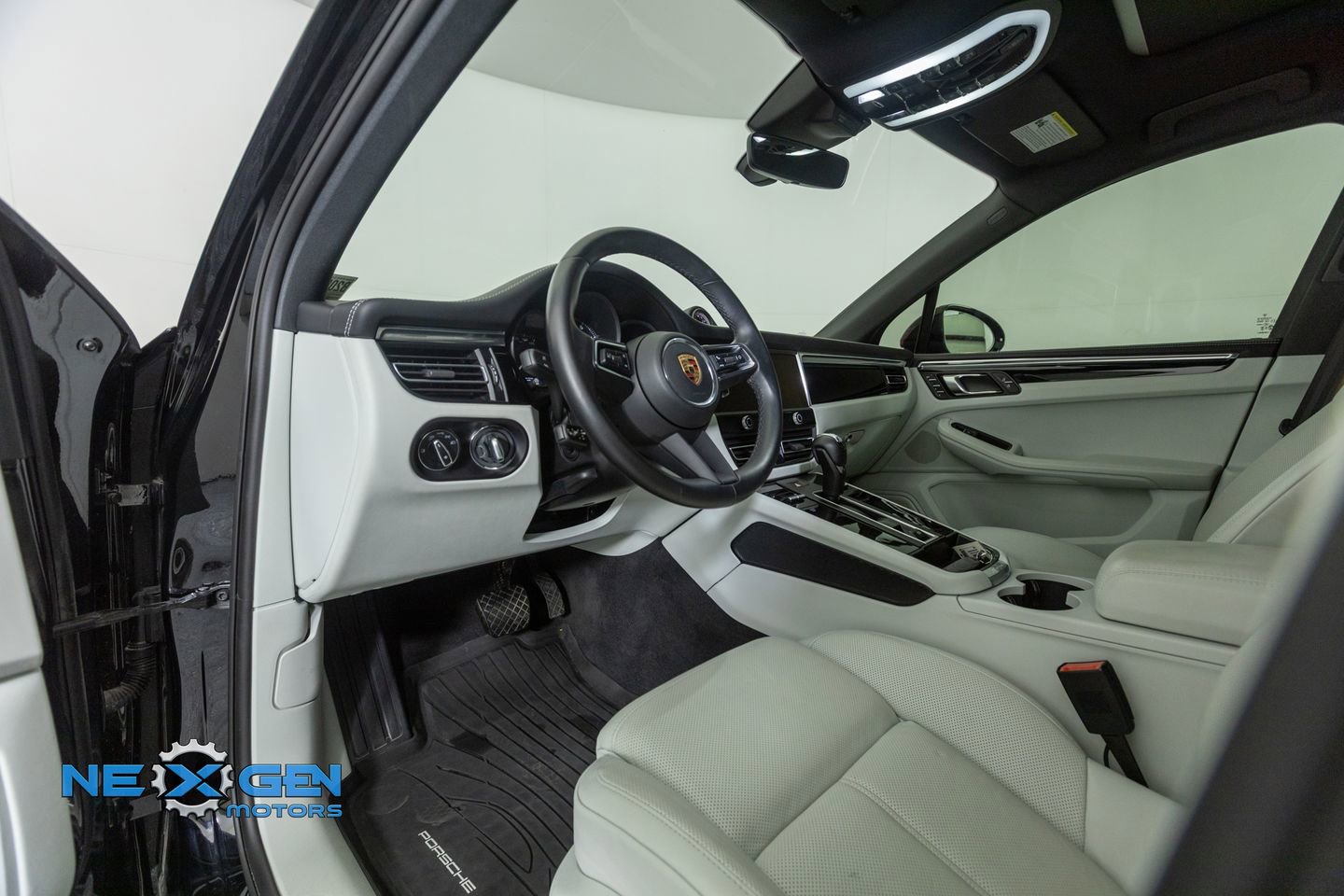 Used 2024 Porsche Macan AWD/4WD image 10