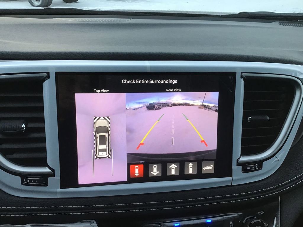 New 2026 Chrysler Pacifica Select image 16