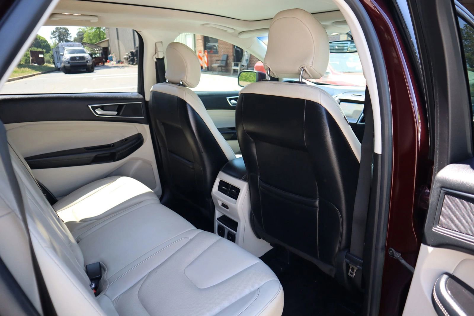 Used 2017 Ford Edge Titanium w/ Equipment Group 301A FWD image 20
