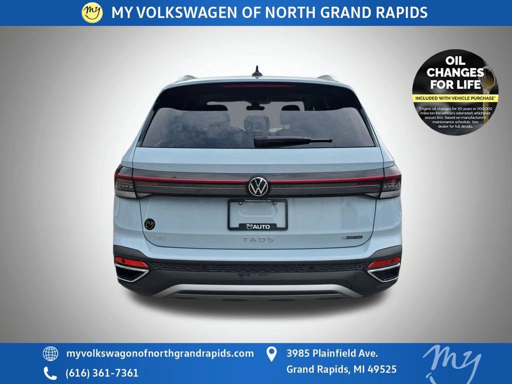 Used 2025 Volkswagen Taos SE w/ Panoramic Sunroof Package AWD/4WD image 7
