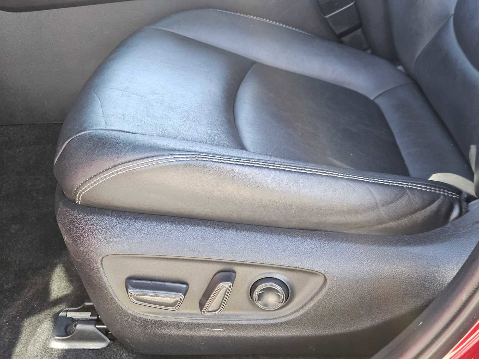 Used 2021 Toyota RAV4 XLE Premium image 22