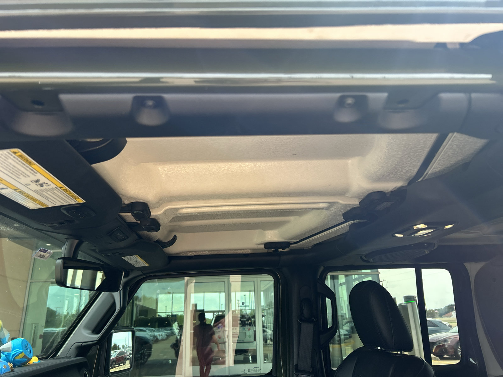 Used 2022 Jeep Wrangler Unlimited Sahara w/ Cold Weather Group AWD/4WD image 12