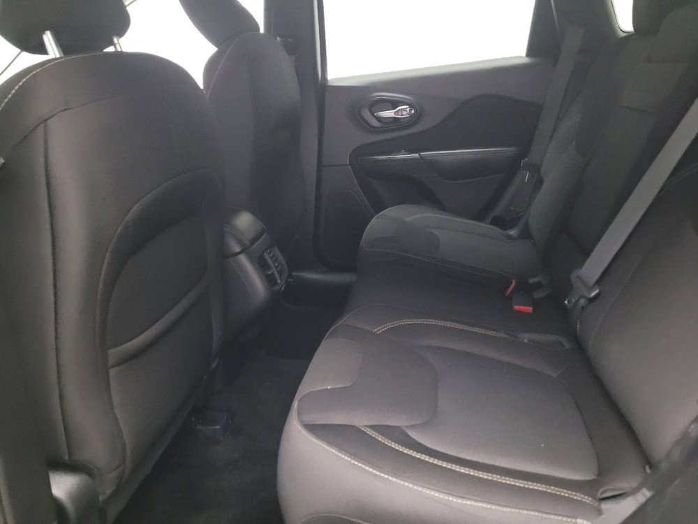 Used 2015 Jeep Cherokee Latitude FWD image 18