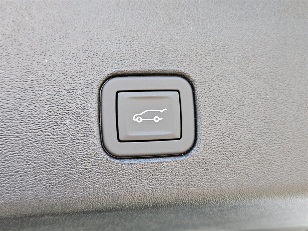New 2025 Cadillac Optiq Luxury 2 image 26