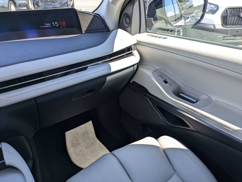 Certified 2026 Lincoln Navigator Reserve AWD/4WD image 21