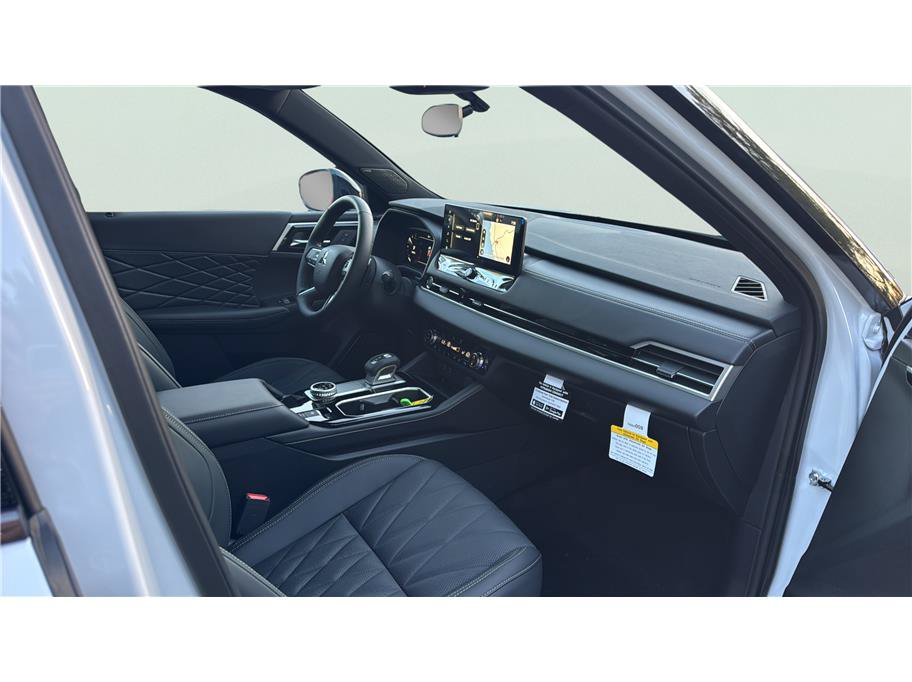 New 2026 Mitsubishi Outlander SEL Black Edition FWD image 14