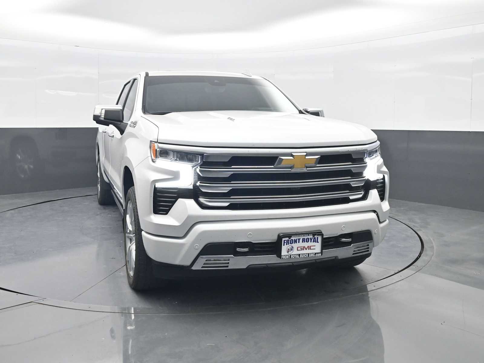Used 2024 Chevrolet Silverado 1500 High Country w/ High Country Premium Package AWD/4WD image 2