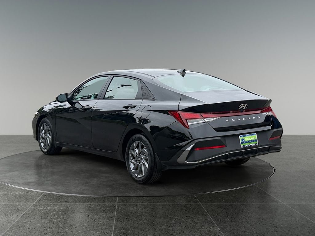 Used 2024 Hyundai Elantra SEL FWD image 7