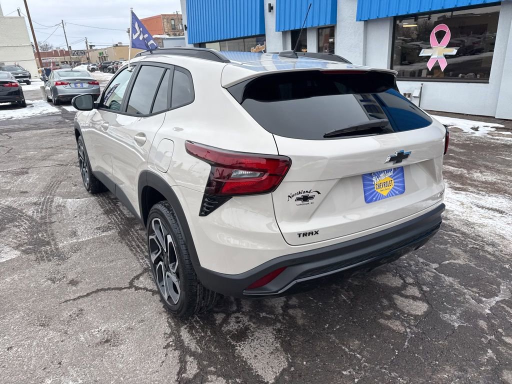 Used 2026 Chevrolet Trax RS w/ Sunroof Package image 11