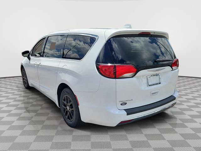 Used 2017 Chrysler Pacifica Touring Plus FWD image 4