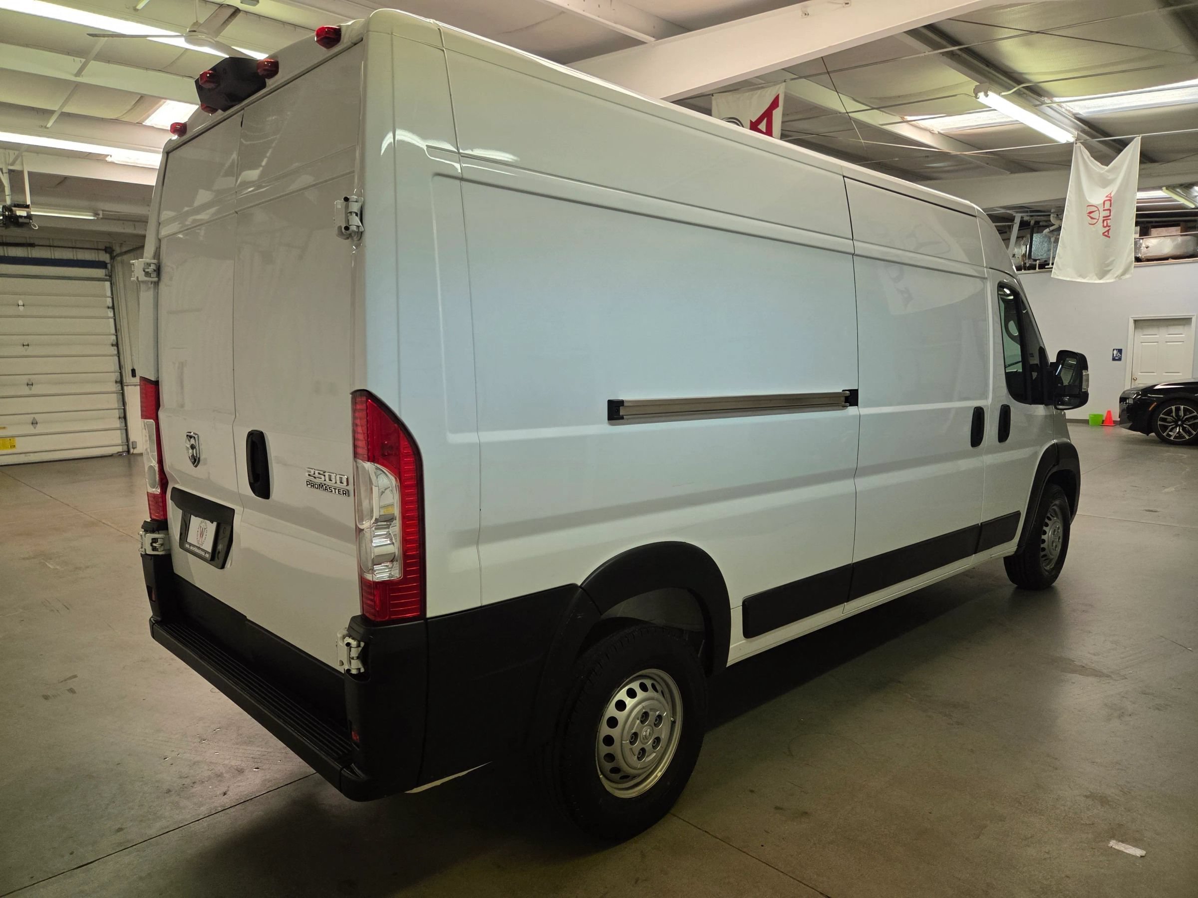 Used 2025 RAM ProMaster 2500 w/ Convenience Group FWD image 8