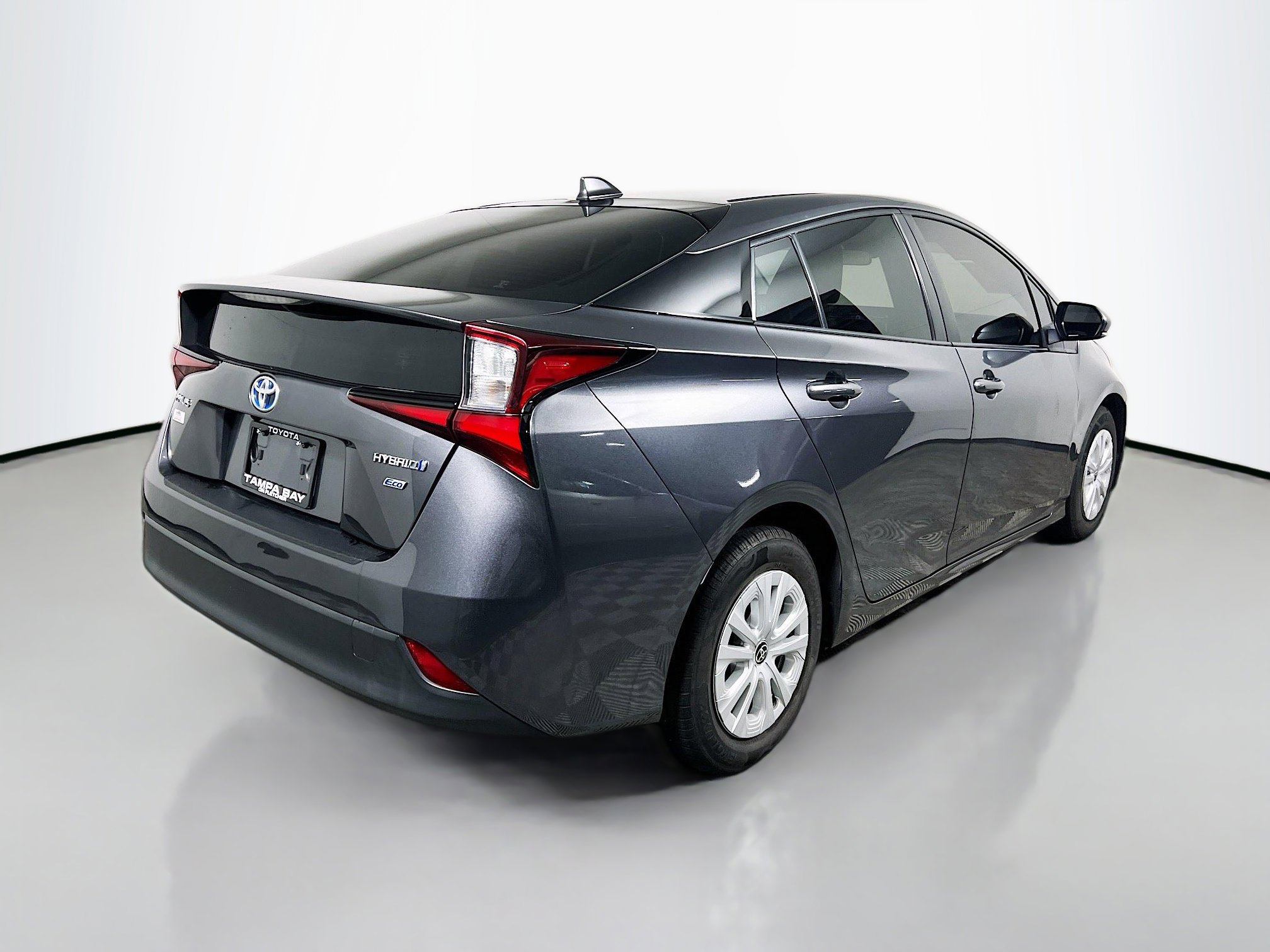 Used 2022 Toyota Prius L Eco image 4