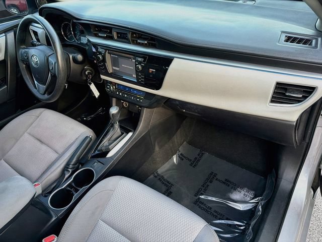 Used 2015 Toyota Corolla LE FWD image 13
